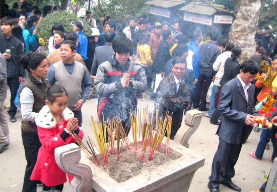 Đầu năm đi lễ Đền Hùng